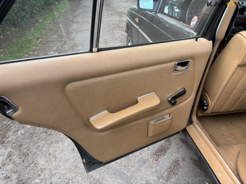 Mercedes-Benz 240D W123 69
