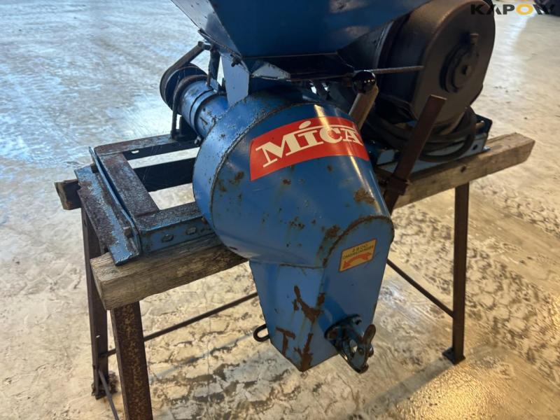 Mica grain roller 10