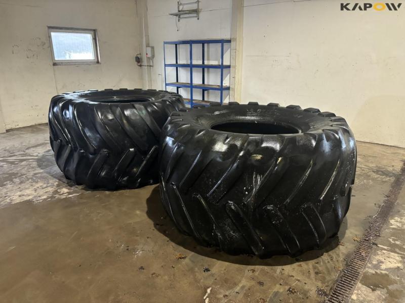 Michelin 1050/50-R32 tires 1