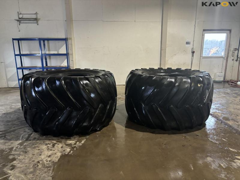 Michelin 1050/50-R32 tires 2