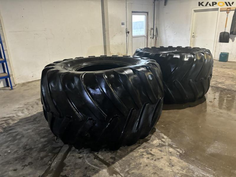 Michelin 1050/50-R32 tires 3