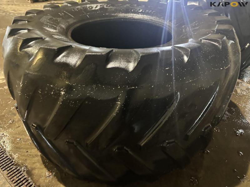 Michelin 1050/50-R32 tires 20