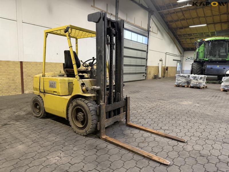 Mitsubishi FD 25 forklift 3