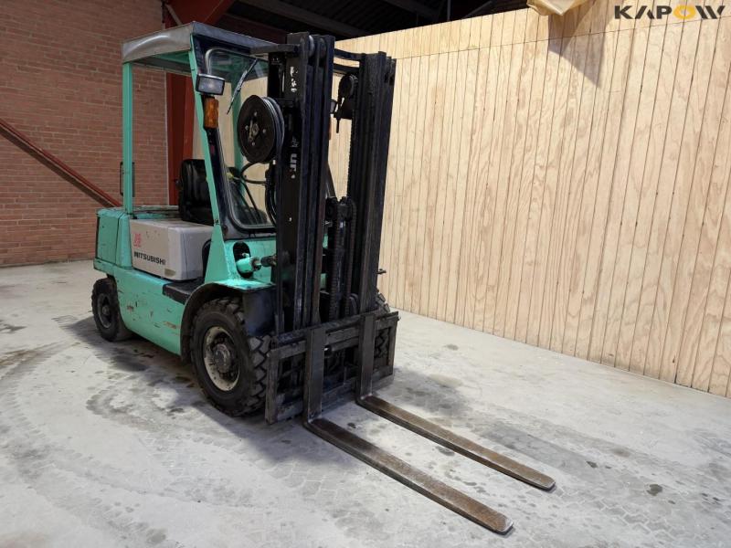 Mitsubishi FD25 forklift 3