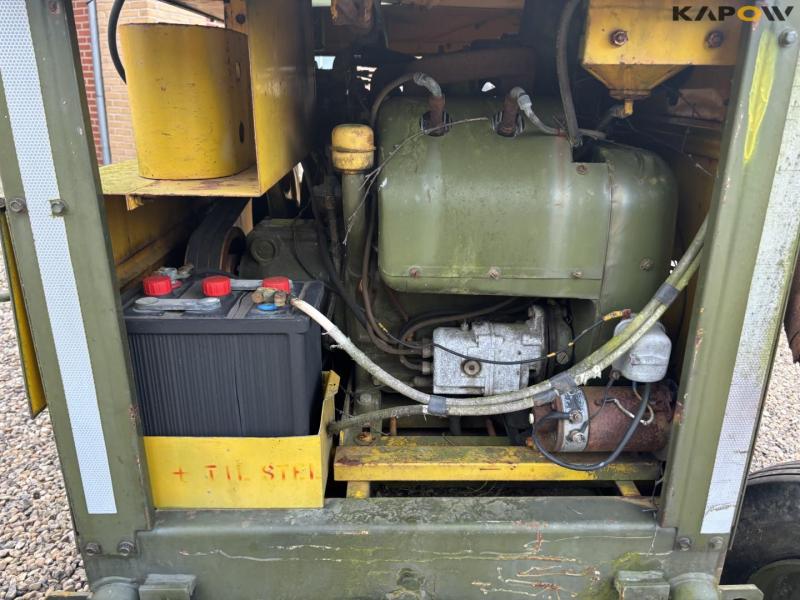 Mobile compressor 10