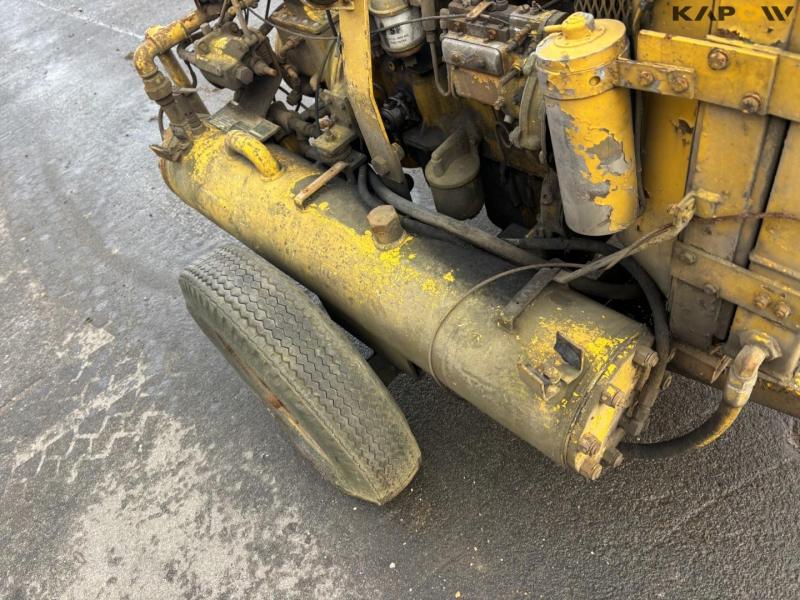 Mobile compressor 21