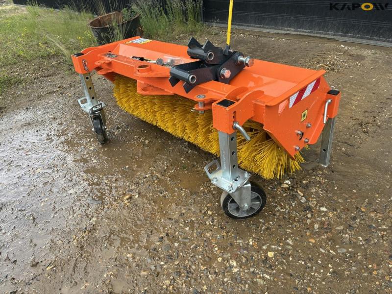 ModernTech ZE120 hydraulic broom 4