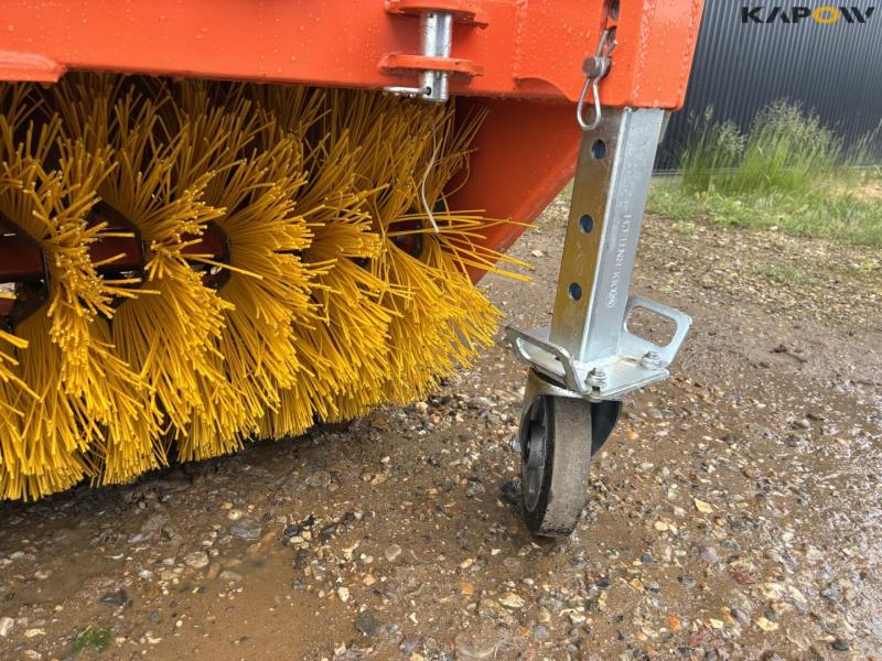ModernTech ZE120 hydraulic broom 10
