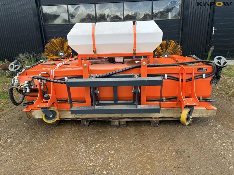 ModernTech ZMC 240 hydraulic broom 6