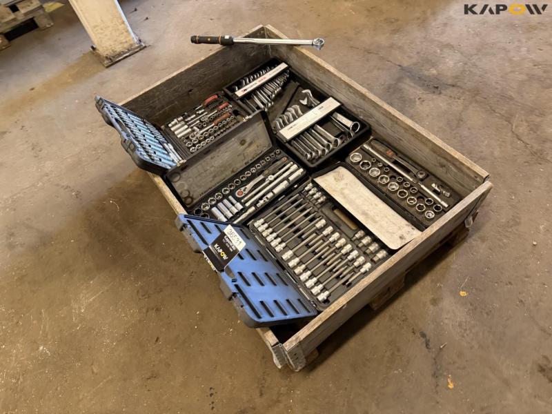 Torque wrench and socket set 5