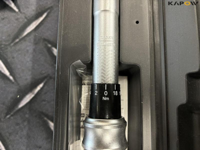 Torque wrench and socket set 4