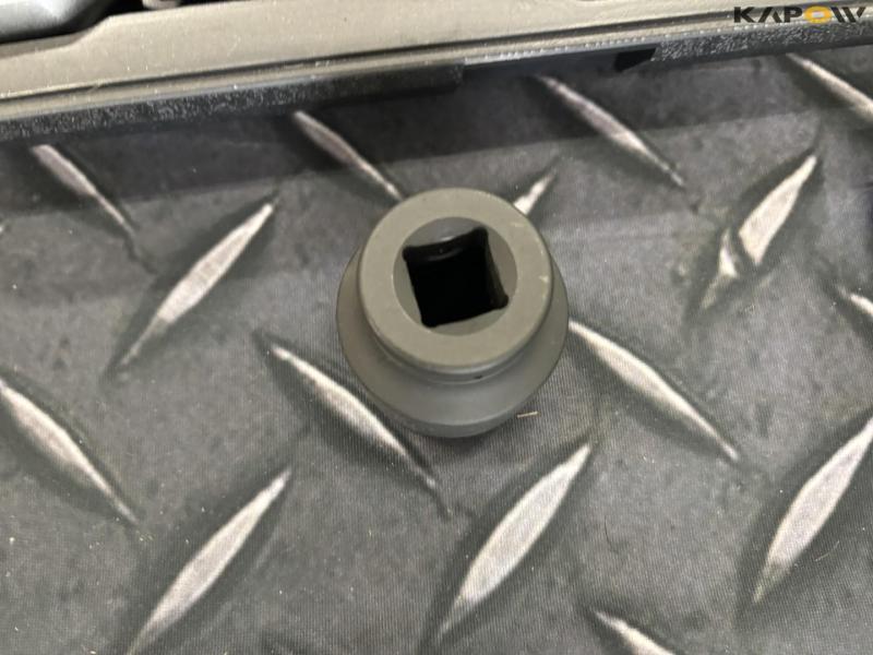 Torque wrench and socket set 9