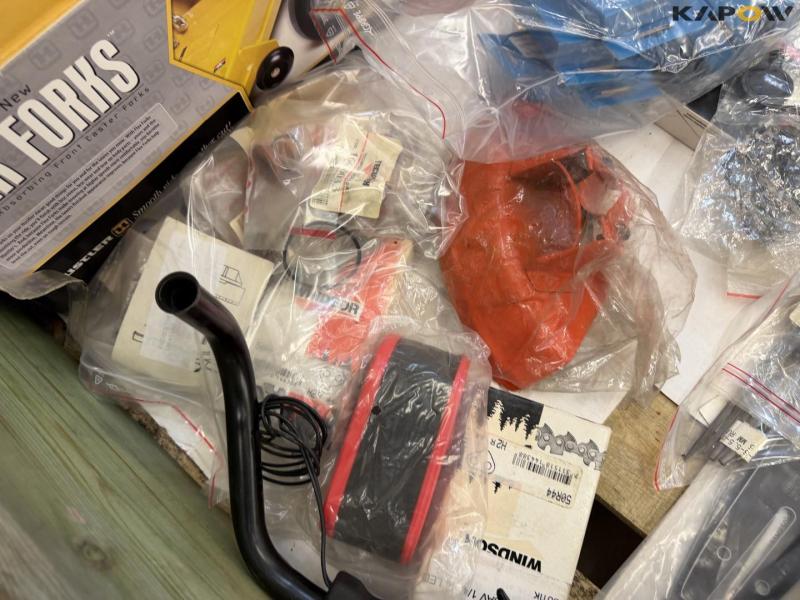 Chainsaw accessories and cans 15