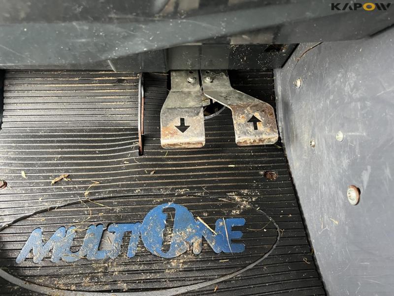 Multione 7.3S skid steer loader with bucket and pallet forks 25