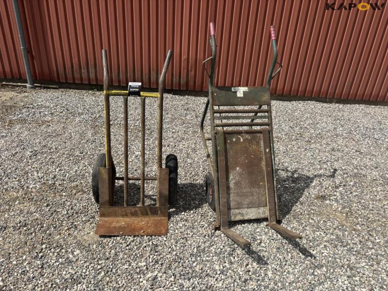 Bricklayer and sack truck 2