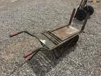 Bricklayer and sack truck 12