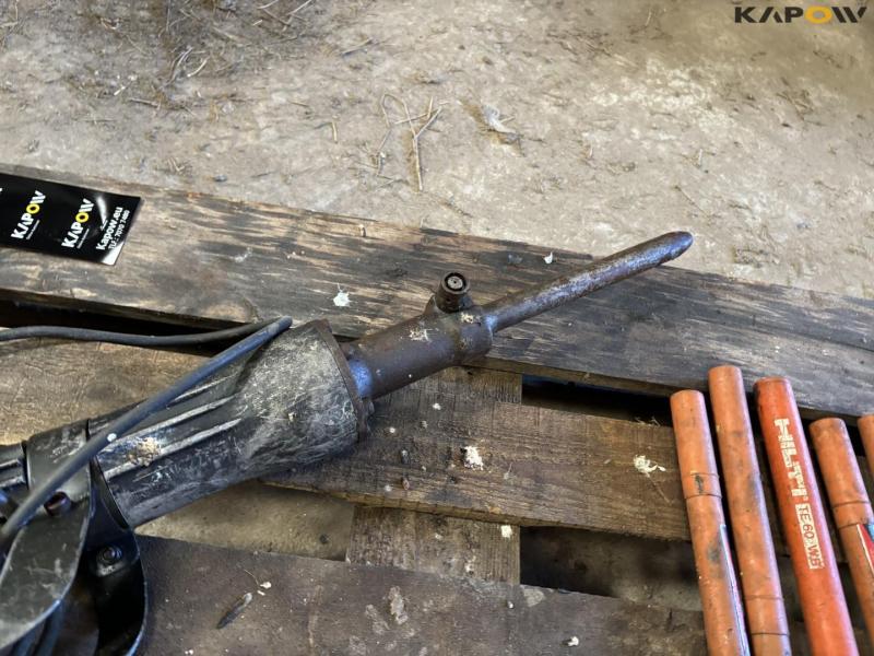 Demolition hammer + chisels 4