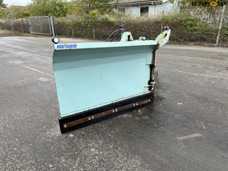 Nesbo PS-2800 pointed snow plow 3