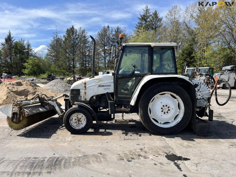 New Holland 4635 tractor with sweeper and emulsion sprayer 8