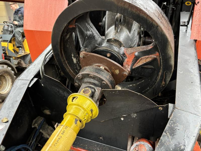 New Holland 4860S mini big baler 34