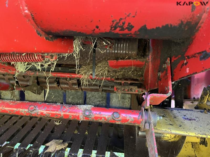 New Holland 658 round baler 13