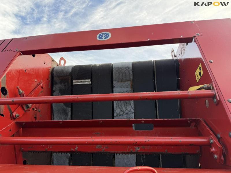 New Holland 658 round baler 13