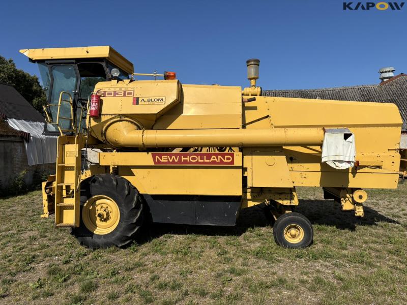 New Holland 8030 combine harvester with chopper 8
