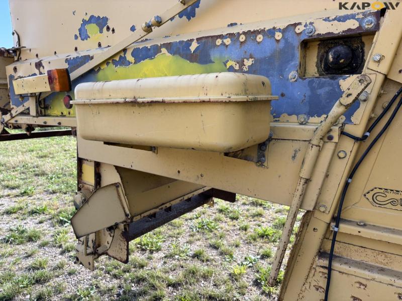New Holland 8030 combine harvester with chopper 39