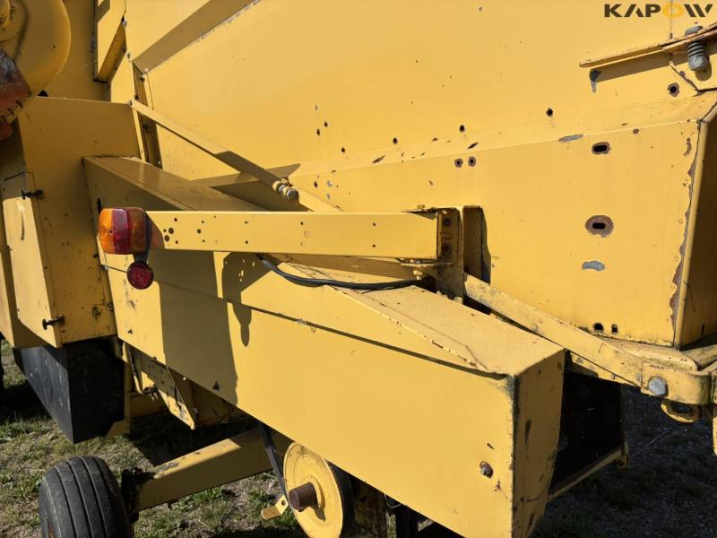 New Holland 8030 combine harvester with chopper 45