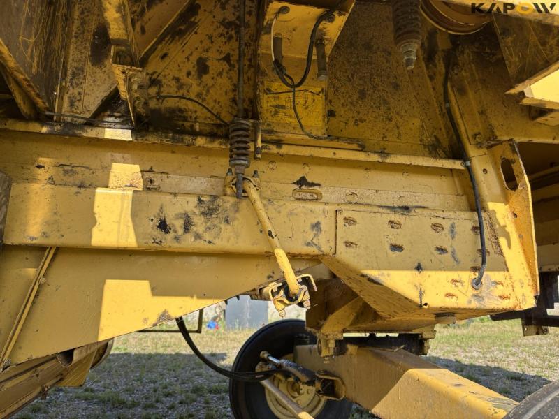New Holland 8030 combine harvester with chopper 52