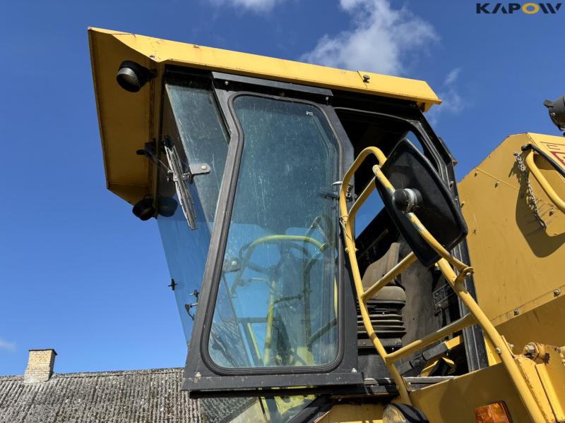 New Holland 8030 combine harvester with chopper 60