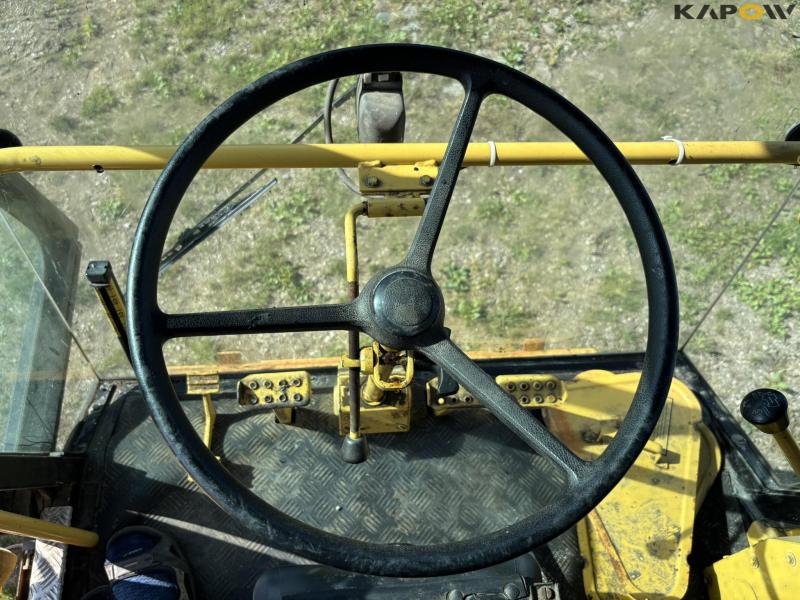 New Holland 8030 combine harvester with chopper 75