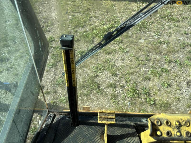 New Holland 8030 combine harvester with chopper 76
