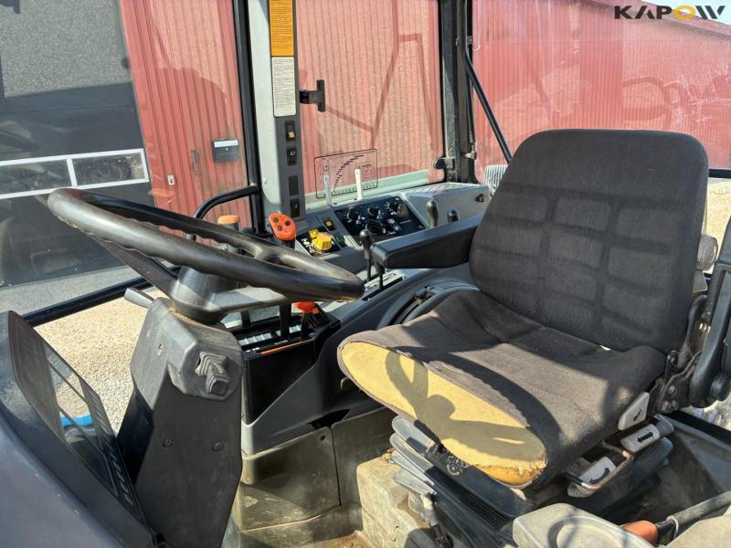 New Holland 8240 tractor 61
