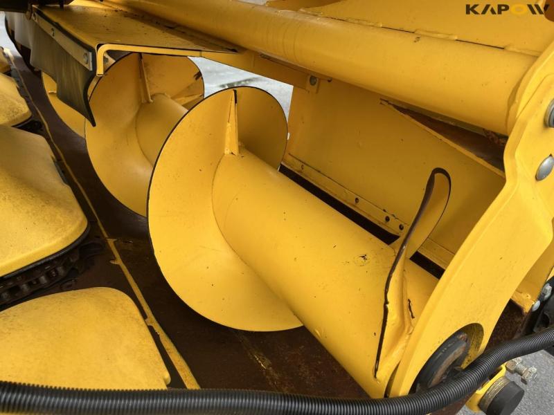 New Holland 846 8 row picking table 9