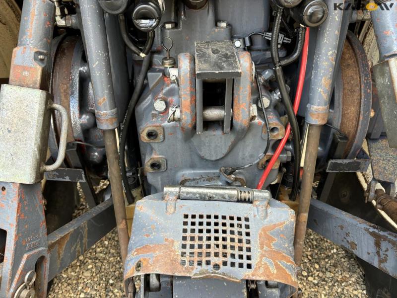 New Holland 8560 tractor with Hauer P-O-M S150 front loader 38