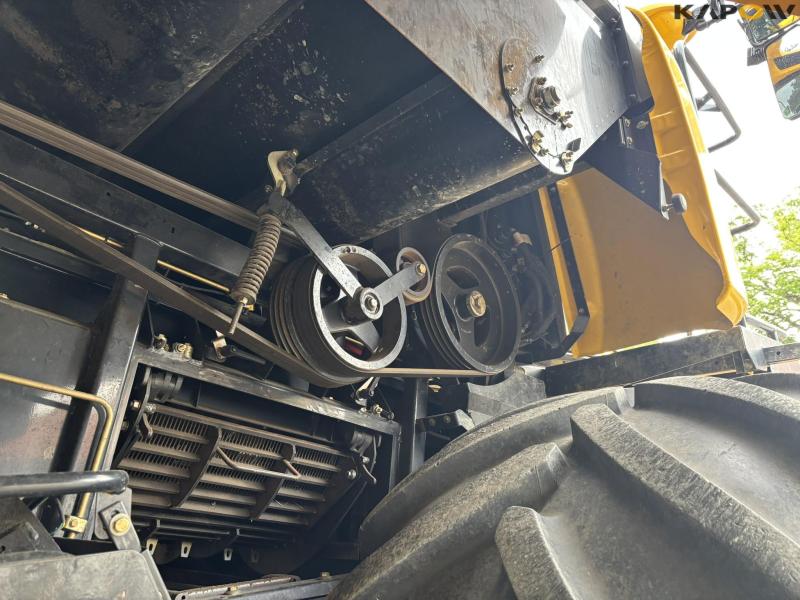 New Holland 9.80 combine harvester 35 feet 22