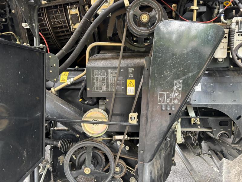 New Holland 9.80 combine harvester 35 feet 47