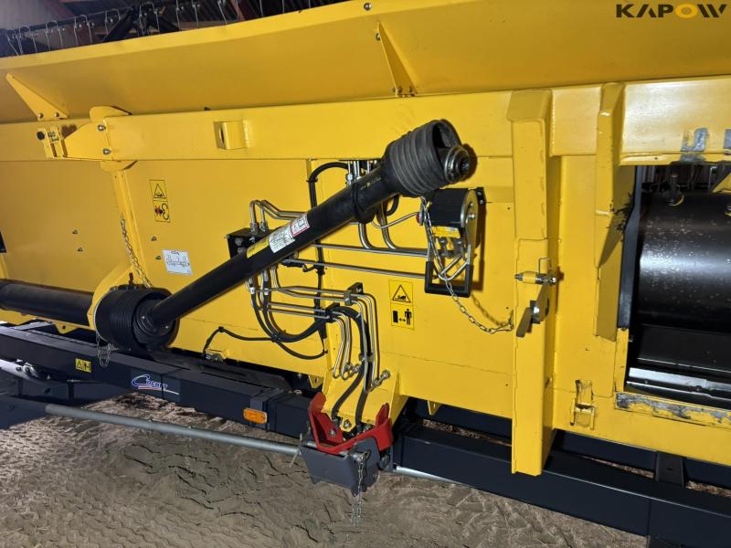 New Holland 9.80 combine harvester 35 feet 123