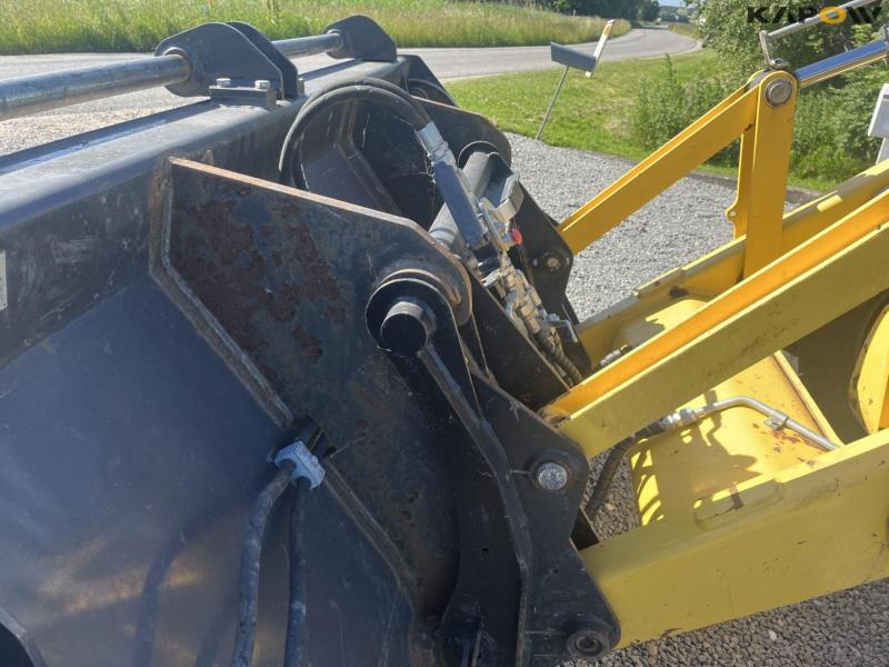 New Holland B110C TC backhoe loader 10