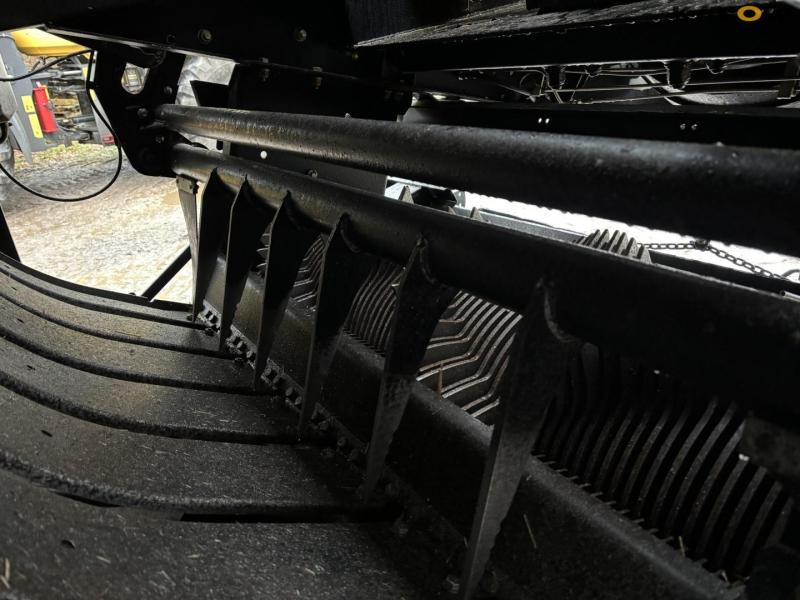 New Holland BB9080 baler 25