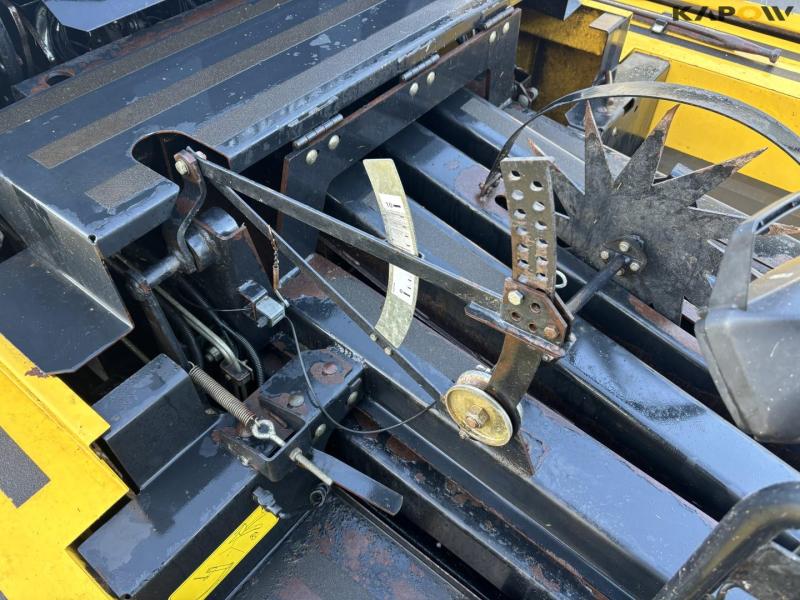 New Holland BB940R mini big baler 33