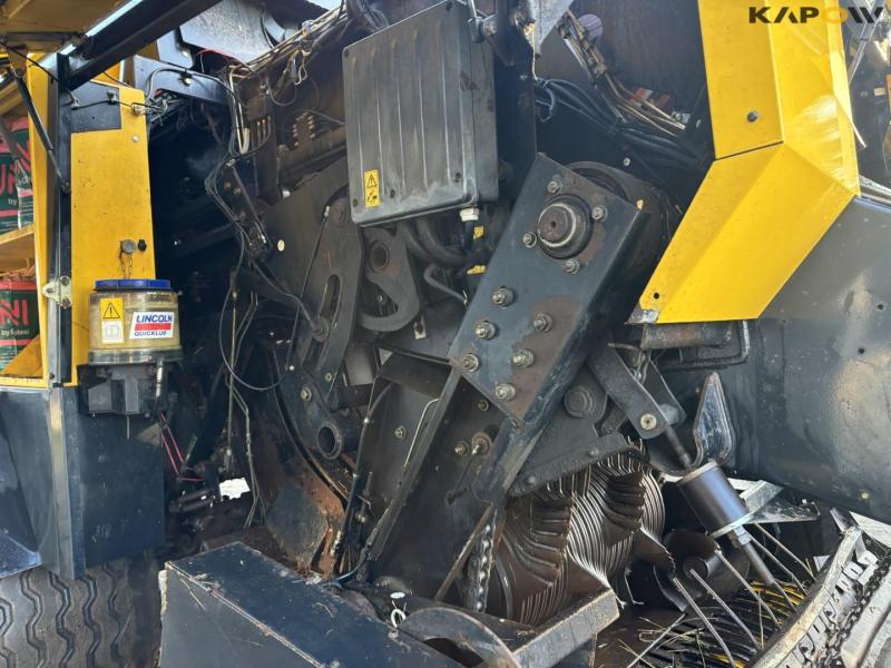 New Holland BB940R mini big baler 41