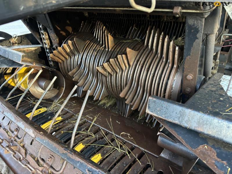 New Holland BB940R mini big baler 59