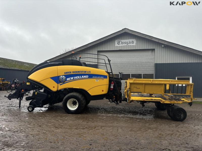 New Holland Bigbaler 890 with bale trailer 7