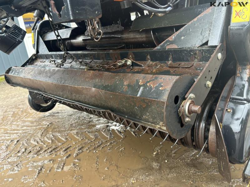 New Holland Bigbaler 890 with bale trailer 23