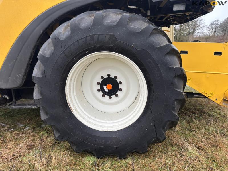 New Holland CR 8.90 Relevation 4 WD 30ft 20