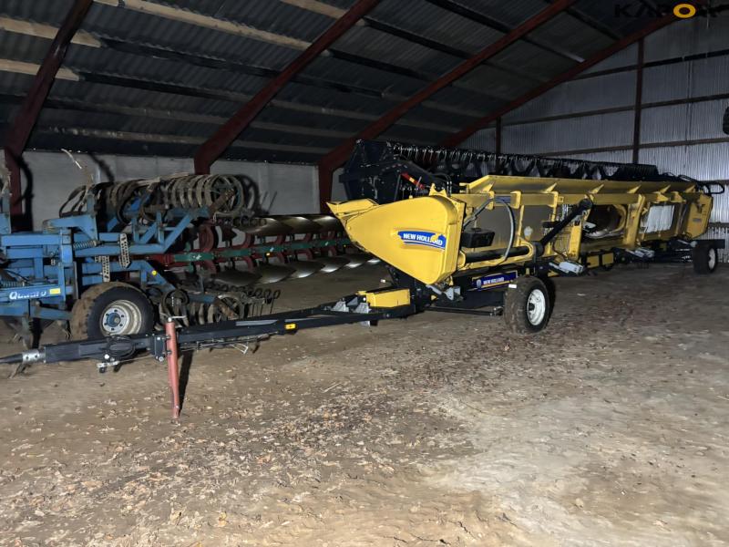 New Holland CR 8.90 Relevation 4 WD 30ft 99