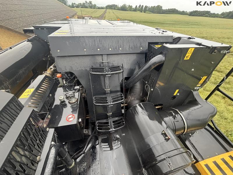 New Holland CR 9080 combine harvester 30 feet 92