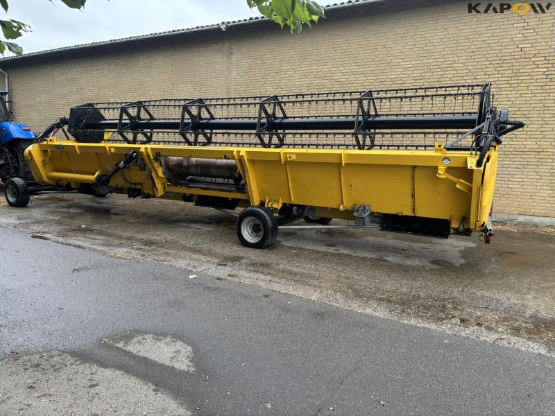 New Holland CR 9080 combine harvester 30 feet 105